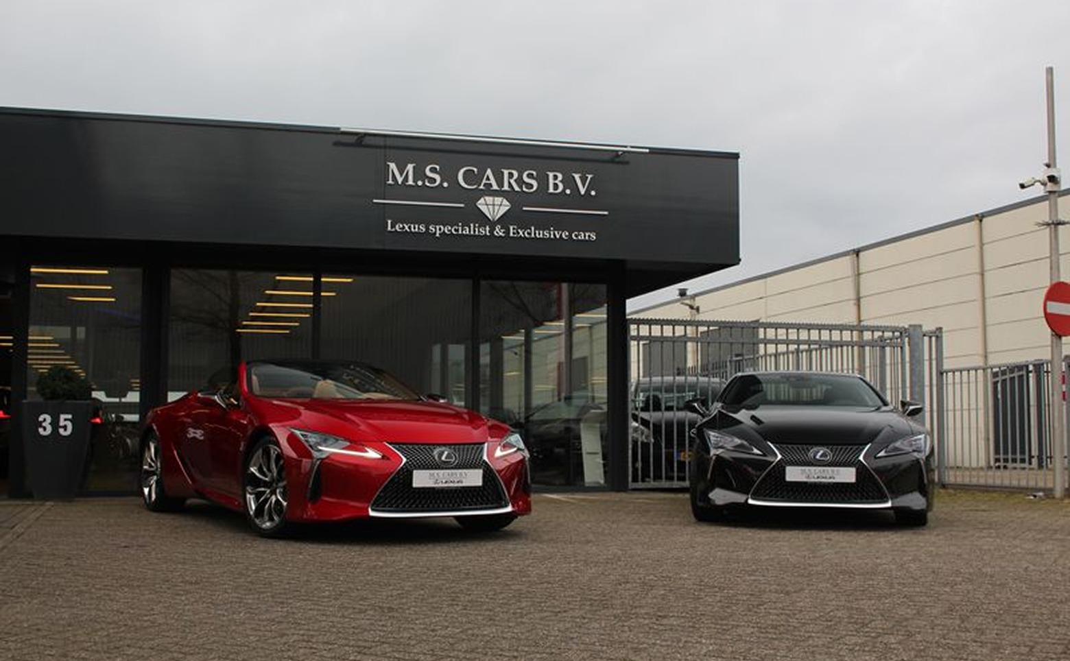 Aanbod Details Person Image Aanpassingen | M.S. Cars B.V.