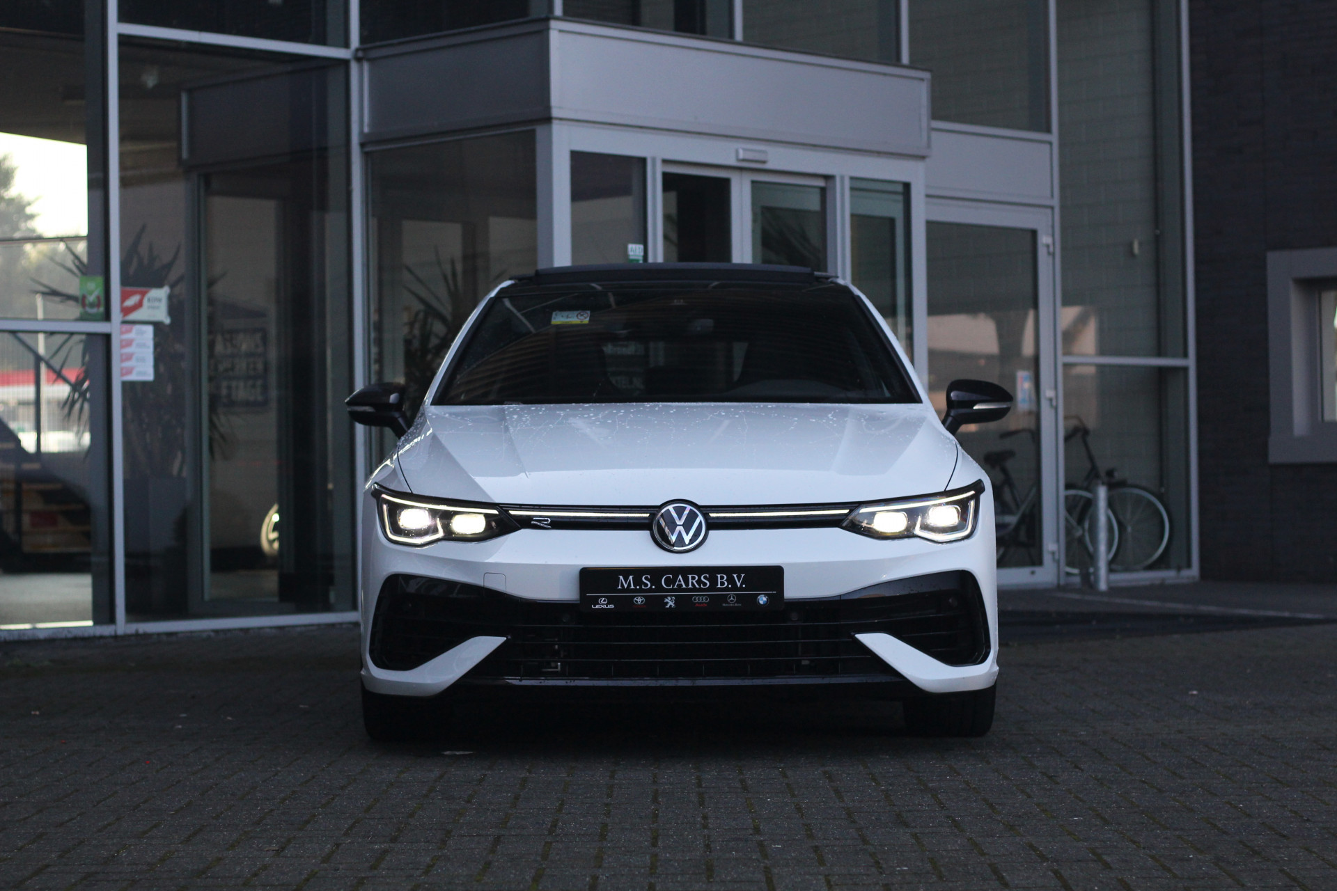 Volkswagen Golf 2.0 TSI R 4-MOTION Harman/Kardon, Panoramadak 28678865-2.jpg | M.S. Cars B.V.