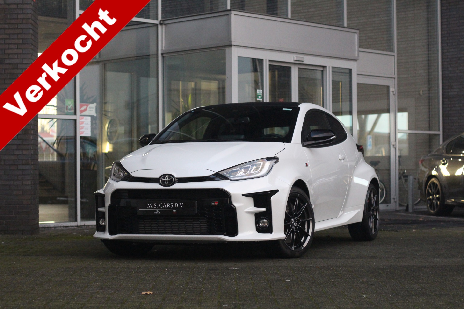 Toyota Yaris 1.6 GR Performance I Carbon Roof I Uniek! 29577990-0.jpg | M.S. Cars B.V.