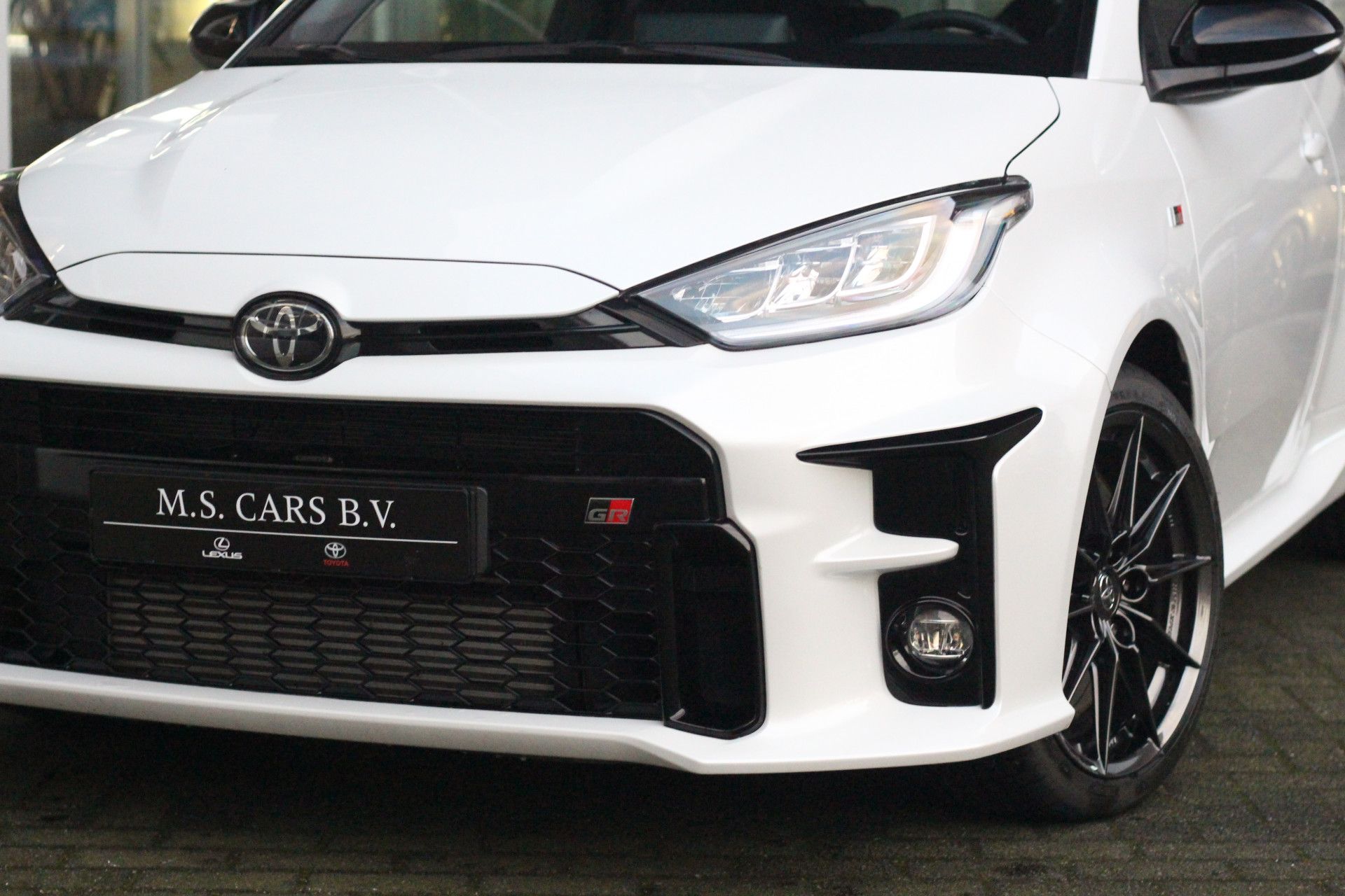 Toyota Yaris 1.6 GR Performance I Carbon Roof I Uniek! 29577990-1.jpg | M.S. Cars B.V.