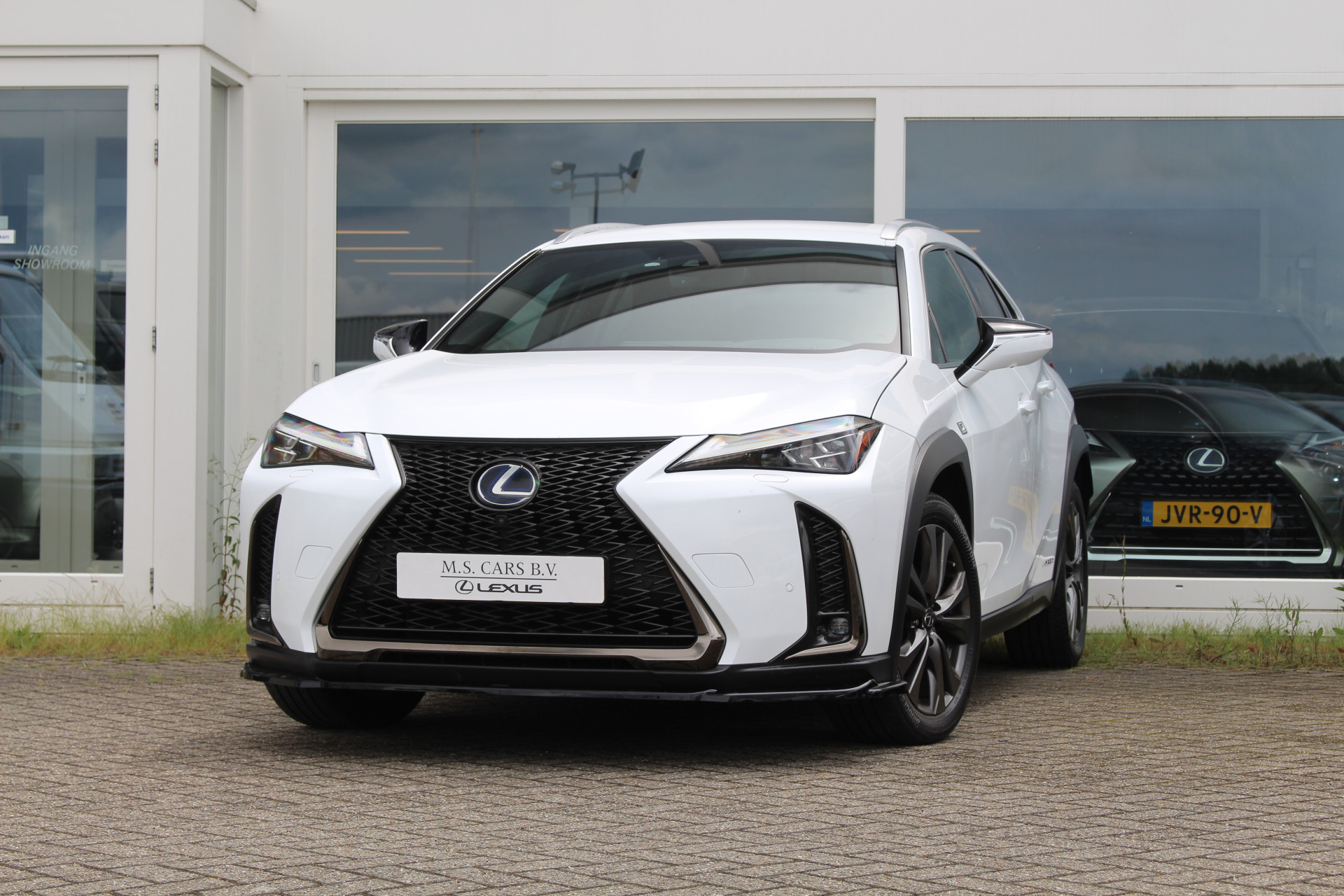 Lexus UX 250h Hybride AWD F-Sport Premium I Wit Metallic I Mark Lev. I Head up I 360-camera I Applecarplay 47970104-0.jpg | M.S. Cars B.V.