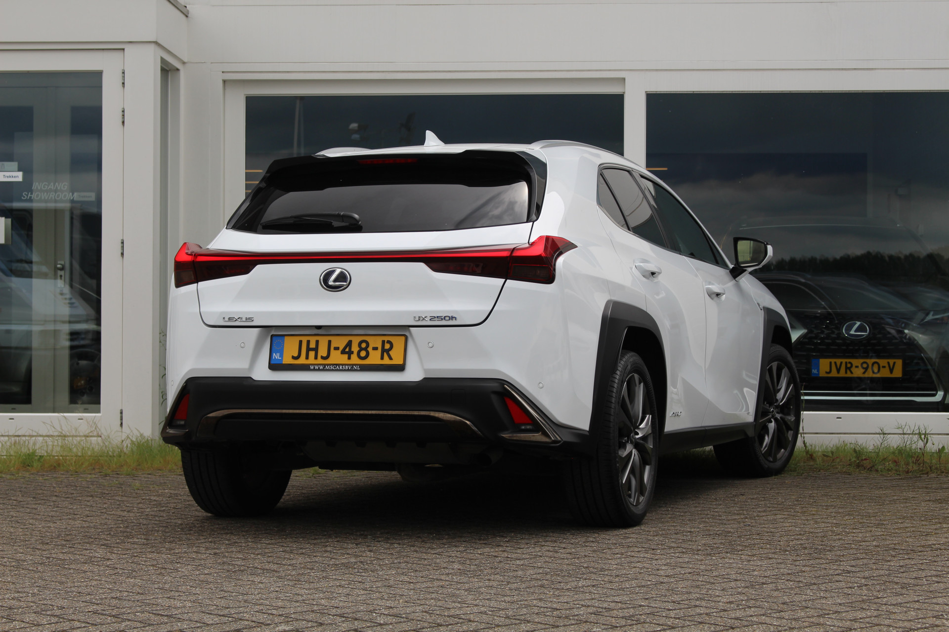Lexus UX 250h Hybride AWD F-Sport Premium I Wit Metallic I Mark Lev. I Head up I 360-camera I Applecarplay 47970104-1.jpg |