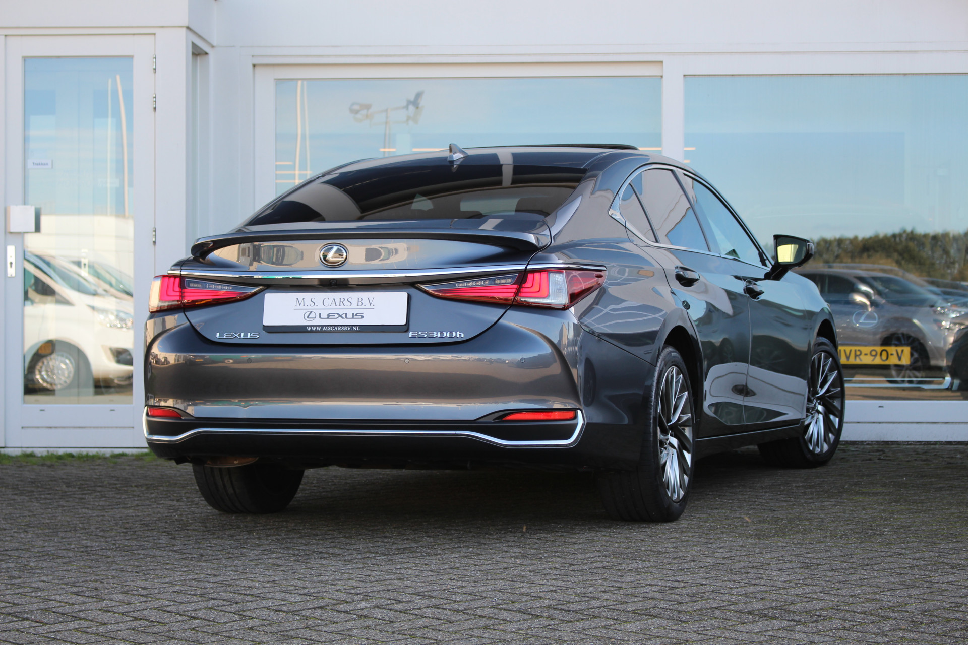 Lexus ES 300h President Line I Facelift I Open dak I 360-camera I Mark Levinson 57493338-1.jpg | M.S. Cars B.V.